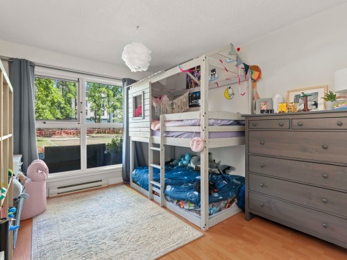 102-2528 Broadway E, Vancouver, BC - Indoor Photo Showing Bedroom