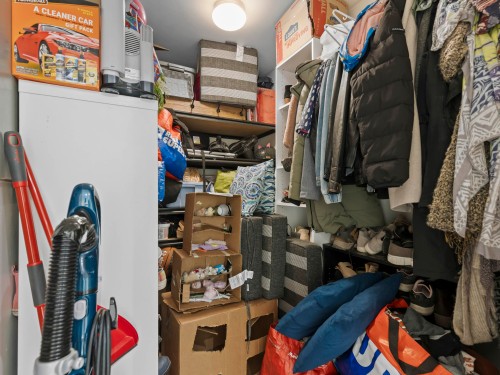 102-2528 Broadway E, Vancouver, BC - Indoor With Storage
