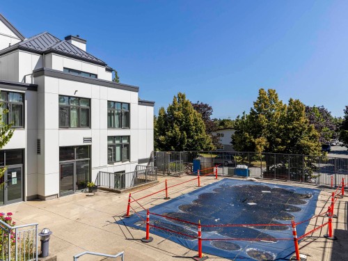 102-2528 Broadway E, Vancouver, BC - Outdoor