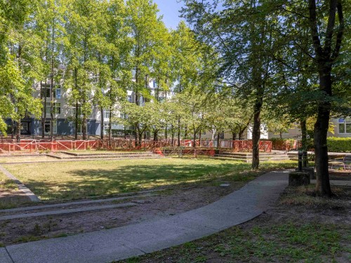 102-2528 Broadway E, Vancouver, BC - Outdoor