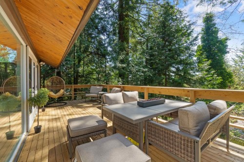 615 Kings Road E, North Vancouver, BC - Outdoor With Deck Patio Veranda