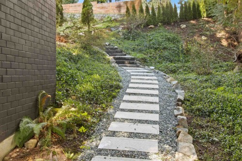 615 Kings Road E, North Vancouver, BC - Outdoor