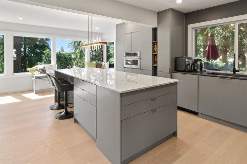 615 Kings Road E, North Vancouver, BC - Indoor Photo Showing Kitchen