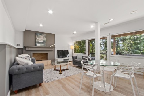 615 Kings Road E, North Vancouver, BC - Indoor