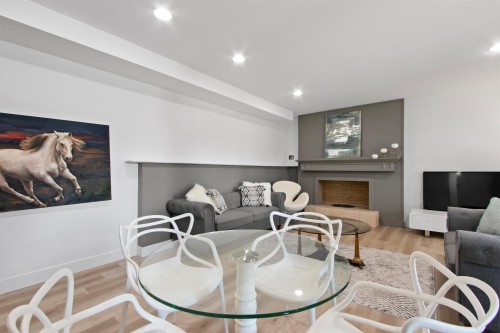 615 Kings Road E, North Vancouver, BC - Indoor Photo Showing Living Room With Fireplace