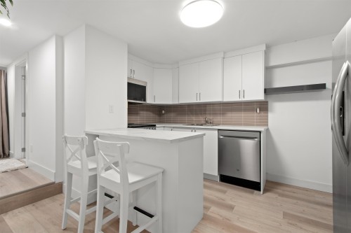 615 Kings Road E, North Vancouver, BC - Indoor