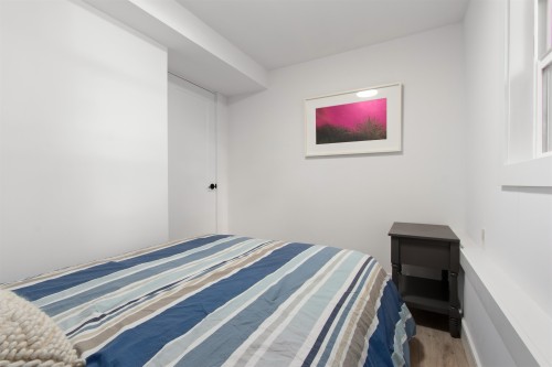 615 Kings Road E, North Vancouver, BC - Indoor Photo Showing Bedroom