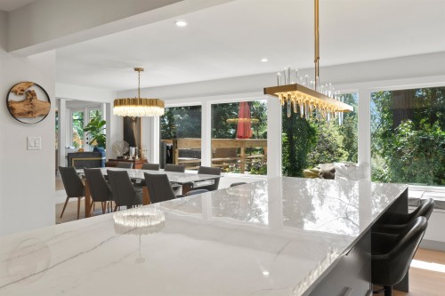 615 Kings Road E, North Vancouver, BC - Indoor Photo Showing Dining Room