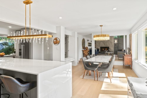 615 Kings Road E, North Vancouver, BC - Indoor