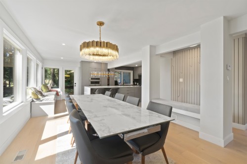 615 Kings Road E, North Vancouver, BC - Indoor Photo Showing Dining Room