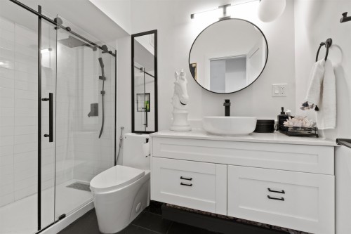 615 Kings Road E, North Vancouver, BC - Indoor Photo Showing Bathroom