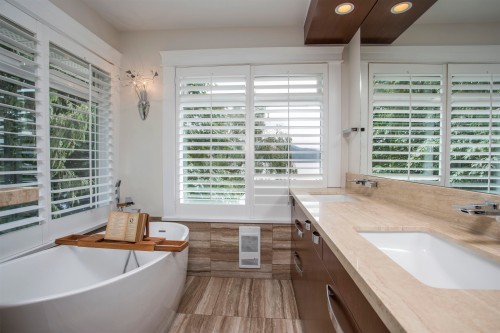 5439 Indian River Drive, North Vancouver, BC - Indoor Photo Showing Bathroom