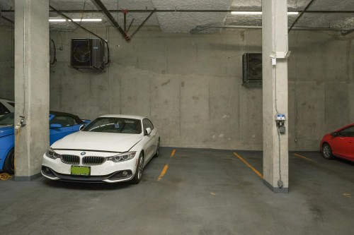 403-2408 Broadway E, Vancouver, BC - Indoor Photo Showing Garage