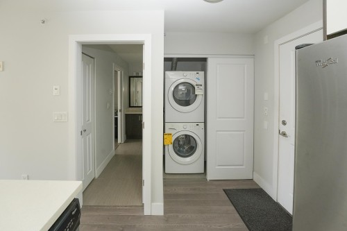 403-2408 Broadway E, Vancouver, BC - Indoor Photo Showing Laundry Room