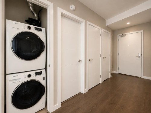 512-38033 Second Avenue, Squamish, BC - Indoor Photo Showing Laundry Room