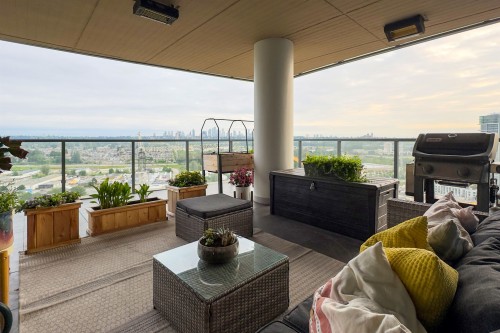1702-4890 Lougheed Highway, Burnaby, BC -  With Balcony With Exterior