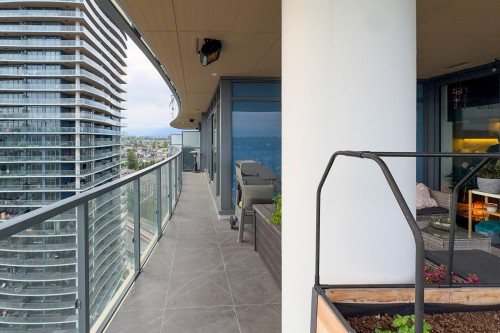 1702-4890 Lougheed Highway, Burnaby, BC - Outdoor With Balcony With Exterior