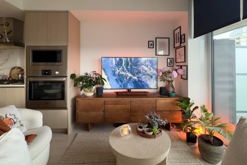 1702-4890 Lougheed Highway, Burnaby, BC - Indoor Photo Showing Living Room