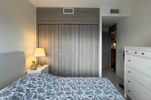 1702-4890 Lougheed Highway, Burnaby, BC - Indoor Photo Showing Bedroom