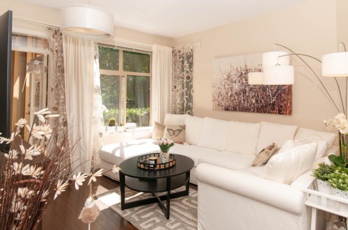 102-1633 Mackay, North Vancouver, BC - Indoor Photo Showing Living Room