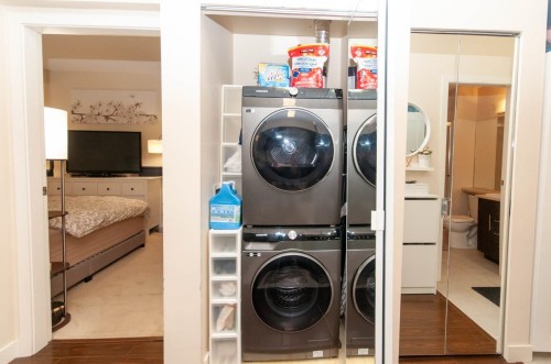102-1633 Mackay, North Vancouver, BC - Indoor Photo Showing Laundry Room