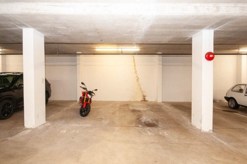 102-1633 Mackay, North Vancouver, BC - Indoor Photo Showing Garage