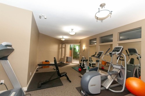 102-1633 Mackay, North Vancouver, BC - Indoor Photo Showing Gym Room