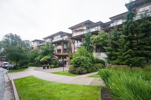 102-1633 Mackay, North Vancouver, BC - Outdoor