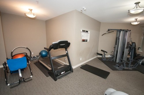 102-1633 Mackay, North Vancouver, BC - Indoor Photo Showing Gym Room