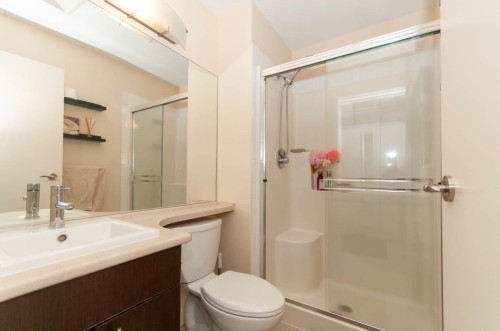 102-1633 Mackay, North Vancouver, BC - Indoor Photo Showing Bathroom