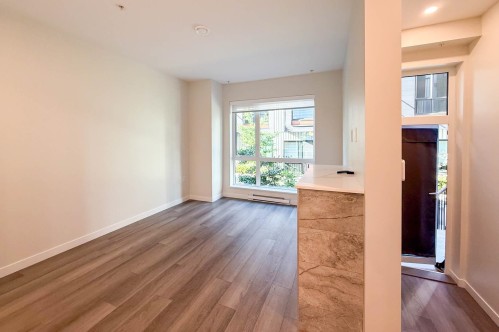 G34-2050 20 Avenue E, Vancouver, BC V5N 2L2 4
