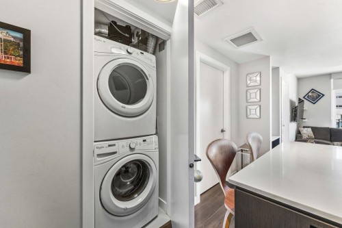 1609-111 1St Avenue E, Vancouver, BC - Indoor Photo Showing Laundry Room
