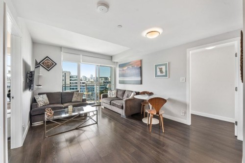 1609-111 1St Avenue E, Vancouver, BC - Indoor Photo Showing Living Room