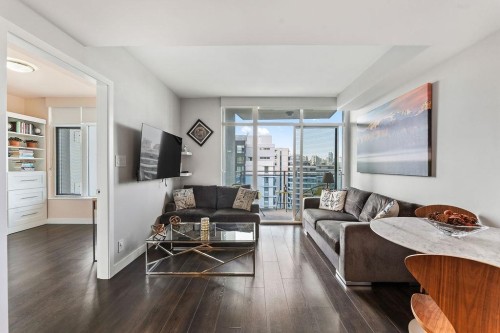 1609-111 1St Avenue E, Vancouver, BC - Indoor Photo Showing Living Room
