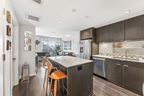 1609-111 1St Avenue E, Vancouver, BC - Indoor Photo Showing Kitchen With Upgraded Kitchen
