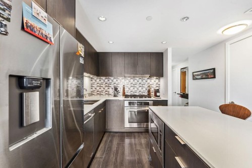 1609-111 1St Avenue E, Vancouver, BC - Indoor Photo Showing Kitchen With Upgraded Kitchen