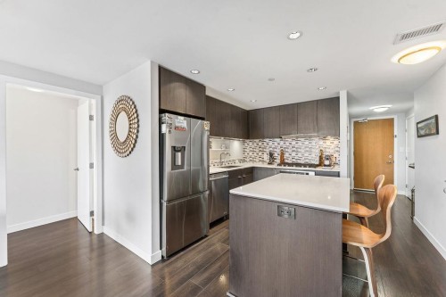 1609-111 1St Avenue E, Vancouver, BC - Indoor Photo Showing Kitchen With Upgraded Kitchen
