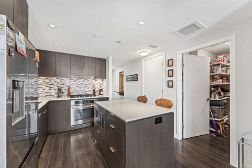 1609-111 1St Avenue E, Vancouver, BC - Indoor Photo Showing Kitchen With Upgraded Kitchen