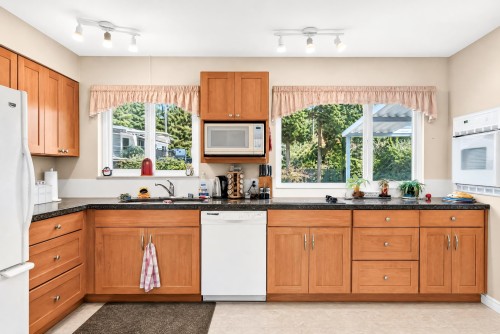 21437 122 Avenue, Maple Ridge, BC 