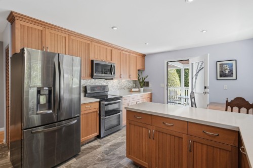 210 Murphy Drive W, Delta, BC - Indoor Photo Showing Kitchen