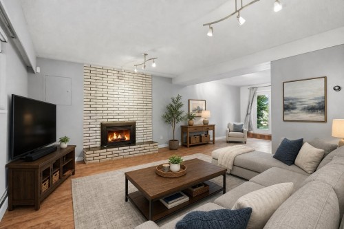 210 Murphy Drive W, Delta, BC - Indoor Photo Showing Living Room With Fireplace