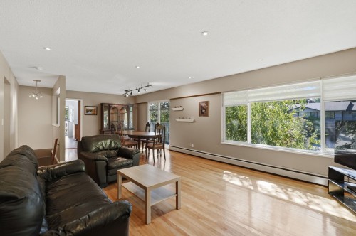 210 Murphy Drive W, Delta, BC - Indoor Photo Showing Living Room