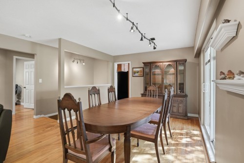210 Murphy Drive W, Delta, BC - Indoor Photo Showing Dining Room