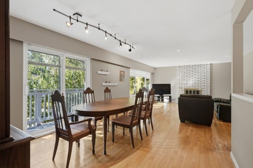 210 Murphy Drive W, Delta, BC - Indoor Photo Showing Dining Room