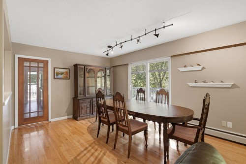 210 Murphy Drive W, Delta, BC - Indoor Photo Showing Dining Room