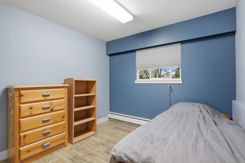 210 Murphy Drive W, Delta, BC - Indoor Photo Showing Bedroom