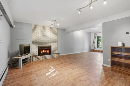 210 Murphy Drive W, Delta, BC - Indoor With Fireplace