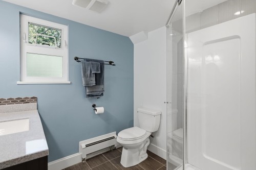 210 Murphy Drive W, Delta, BC - Indoor Photo Showing Bathroom