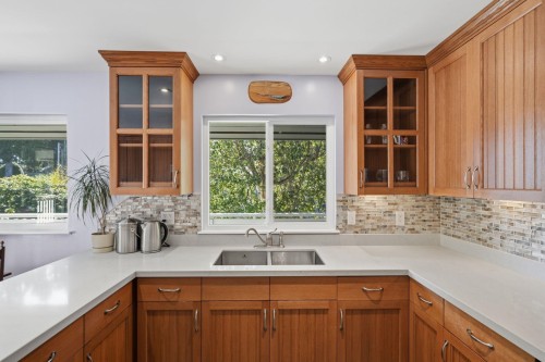 210 Murphy Drive W, Delta, BC - Indoor Photo Showing Kitchen