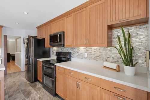 210 Murphy Drive W, Delta, BC - Indoor Photo Showing Kitchen